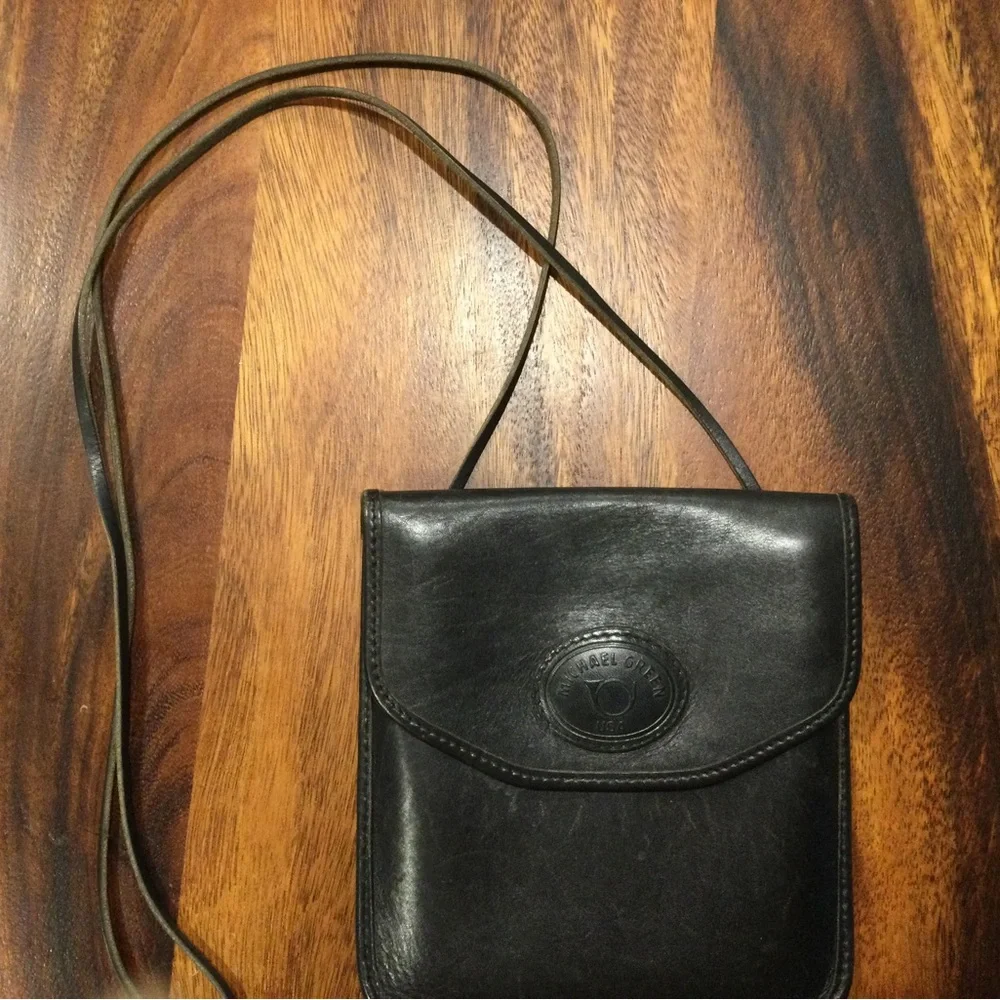 Michael Green leather crossbody passport purse. - Picture 7 of 9